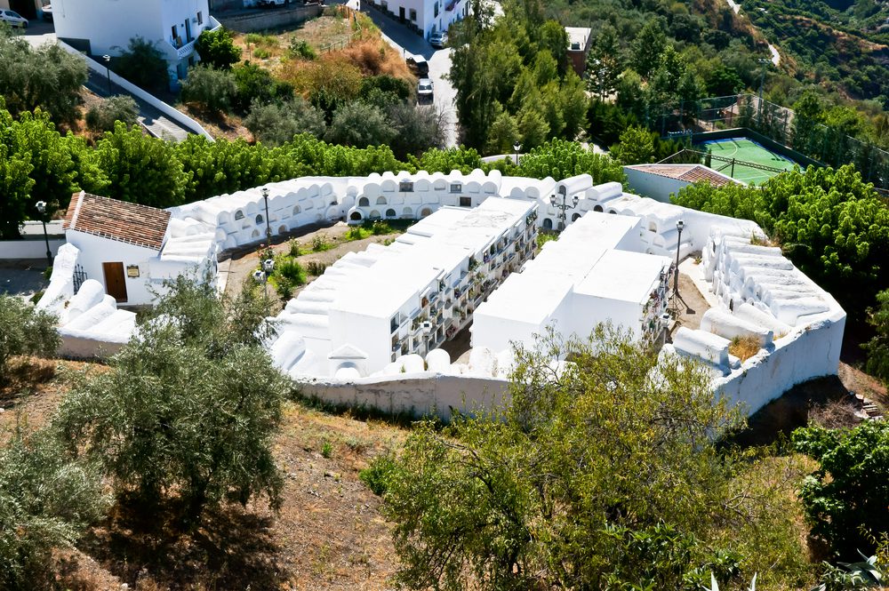 round cemetery sayalonga